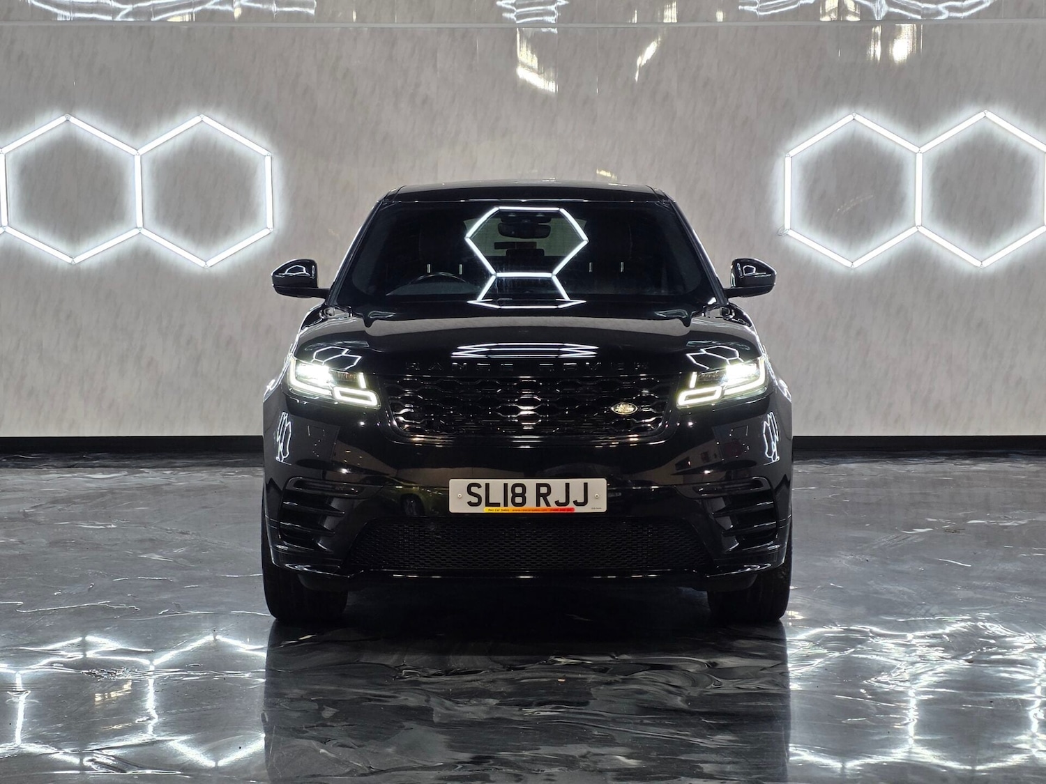 Used Land Rover Range Rover Velar 2018 for sale - 76340414: Photo 2