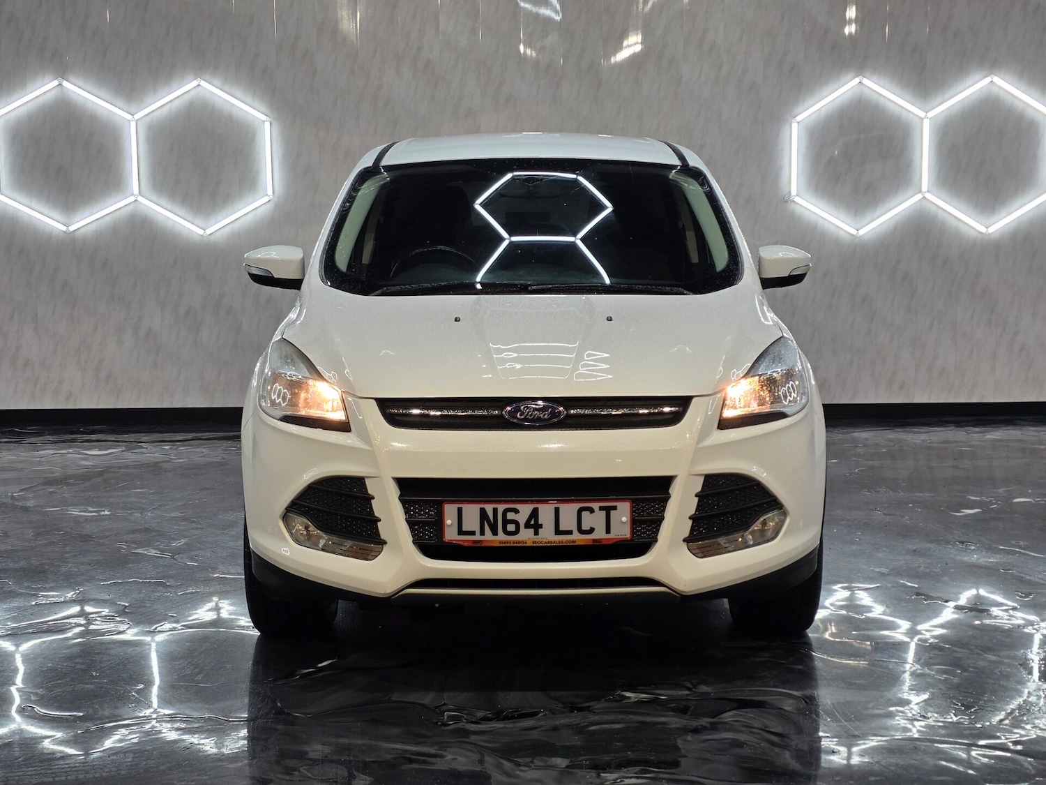 Used Ford Kuga 2014 for sale - 77114296: Photo 2