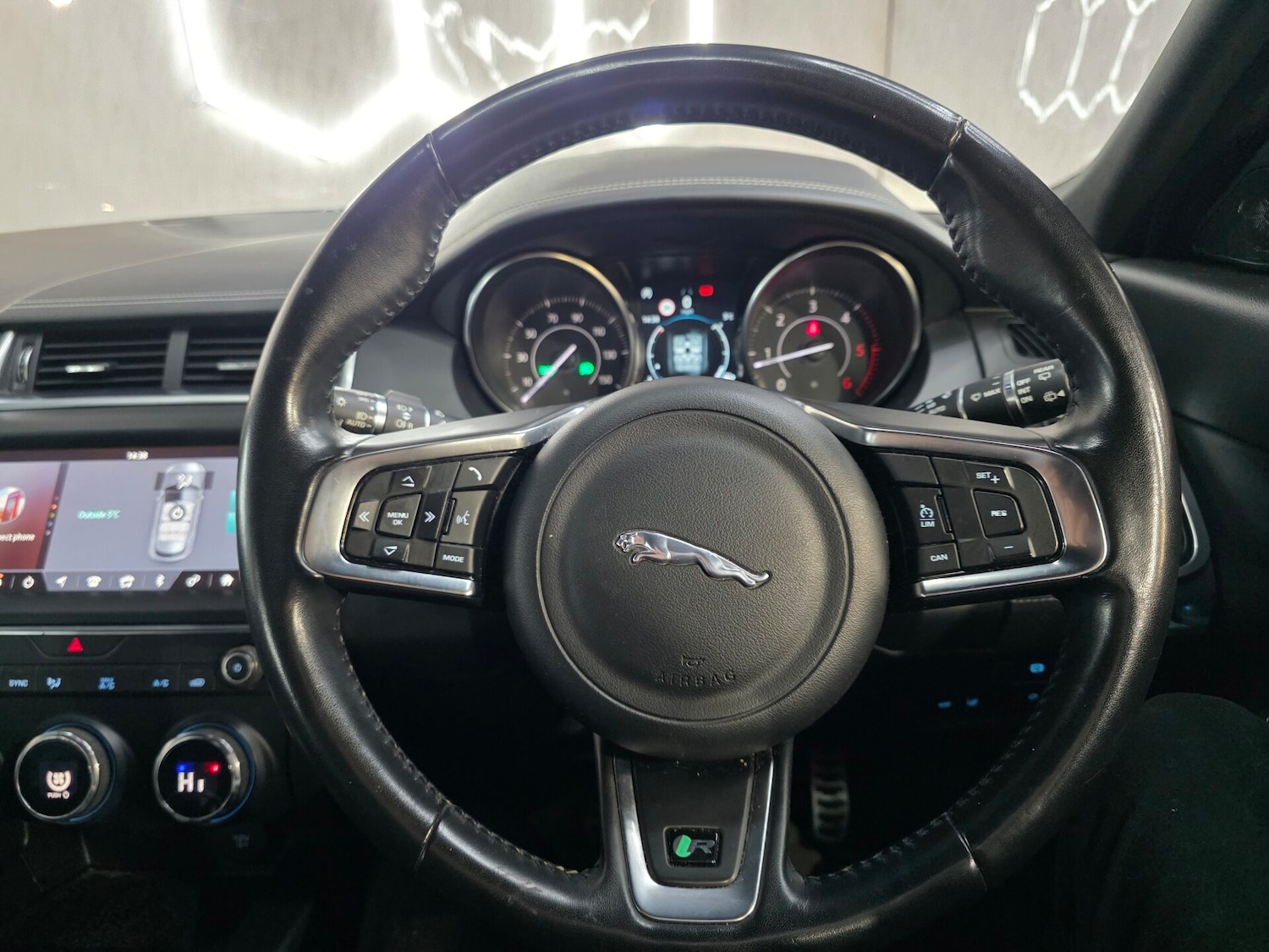 Used Jaguar E-Pace 2018 for sale - 77418439: Photo 11