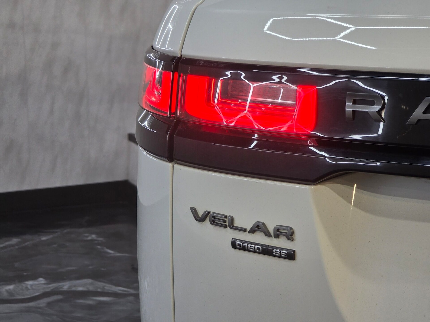 Used Land Rover Range Rover Velar 2019 for sale - 77363377: Photo 11