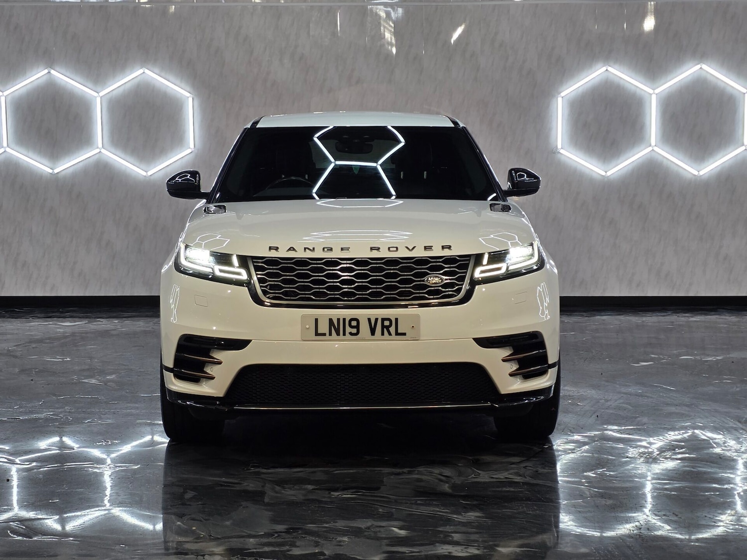 Used Land Rover Range Rover Velar 2019 for sale - 77363377: Photo 2