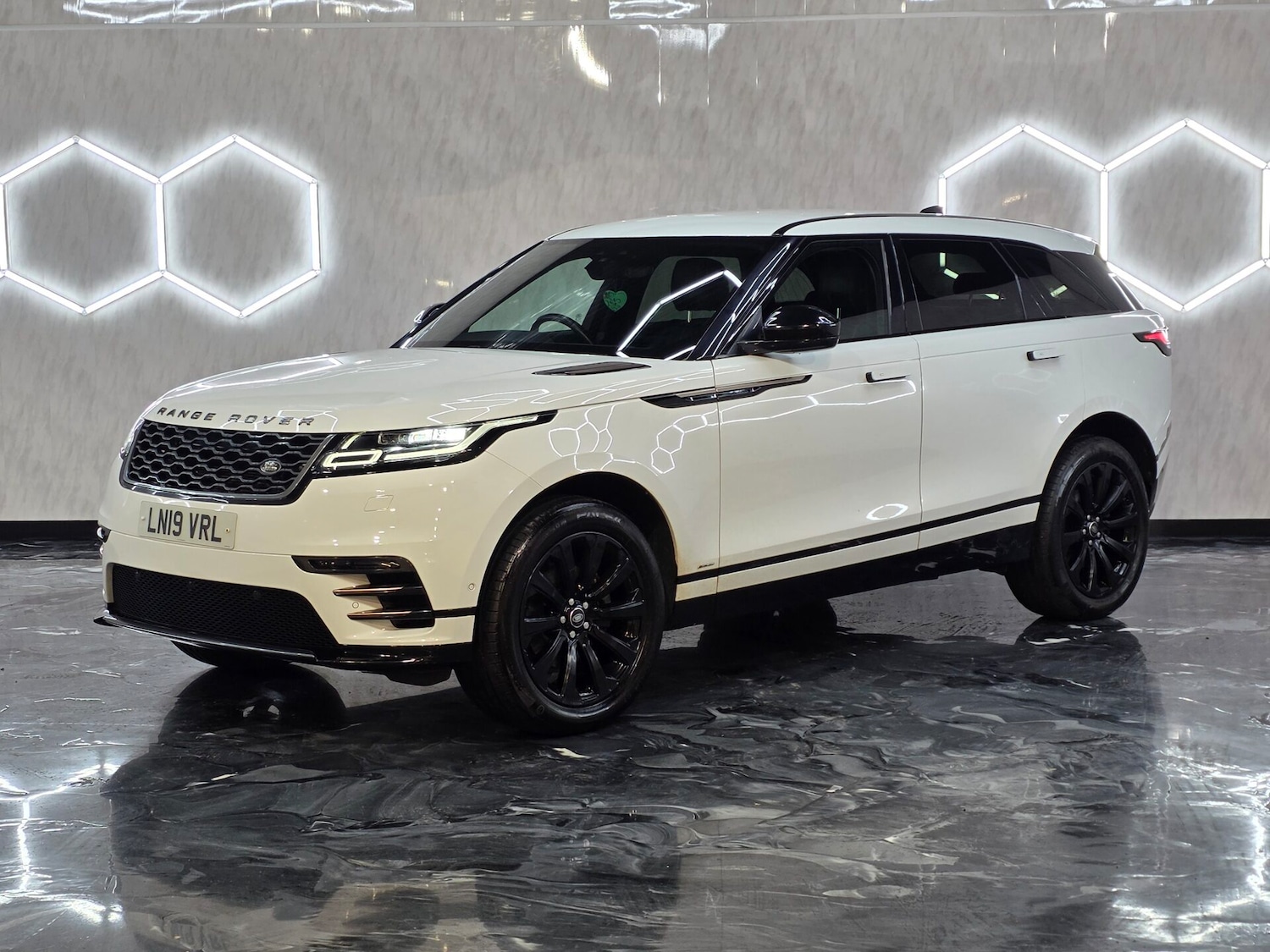 Used Land Rover Range Rover Velar 2019 for sale - 77363377: Photo 3