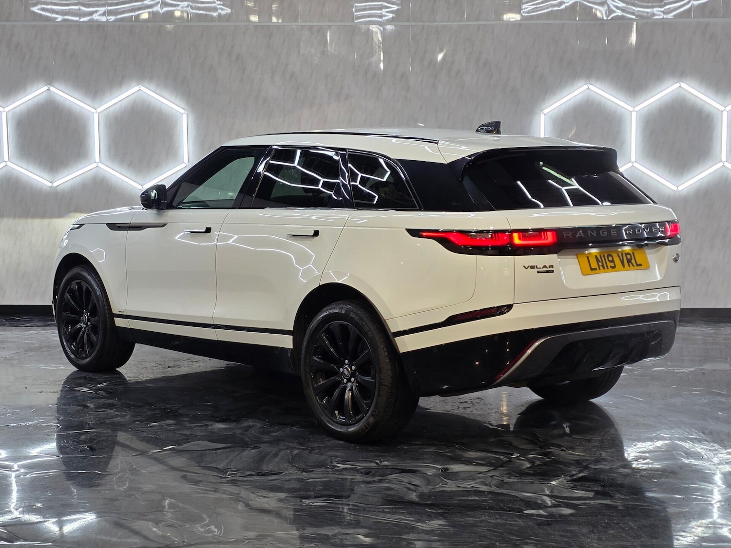 Used Land Rover Range Rover Velar 2019 for sale - 77363377: Photo 5