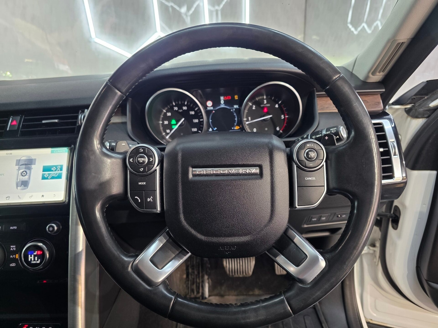 Used Land Rover Discovery 2017 for sale - 77963678: Photo 15