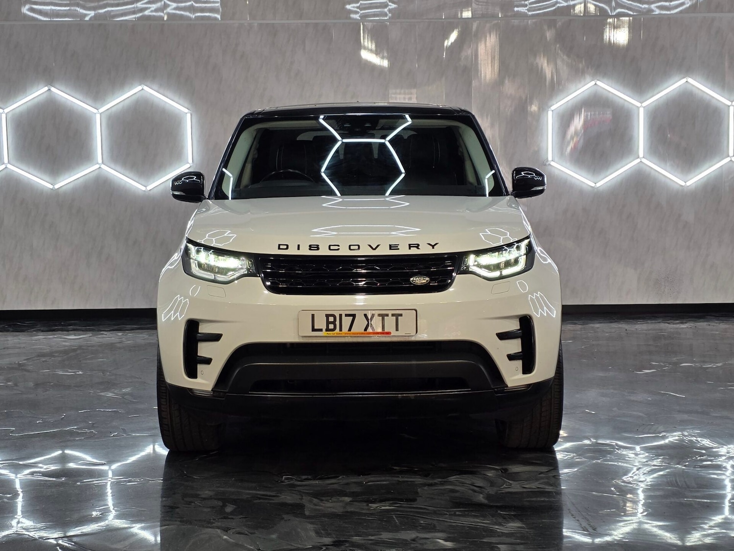 Used Land Rover Discovery 2017 for sale - 77963678: Photo 2