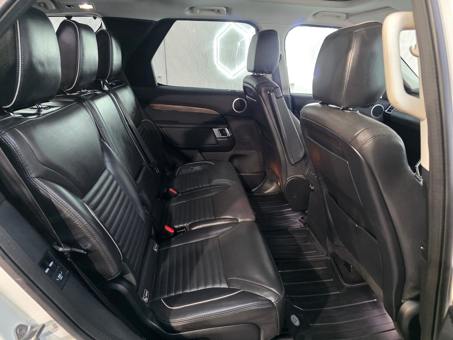 Used Land Rover Discovery 2017 for sale - 77963678: Photo 24