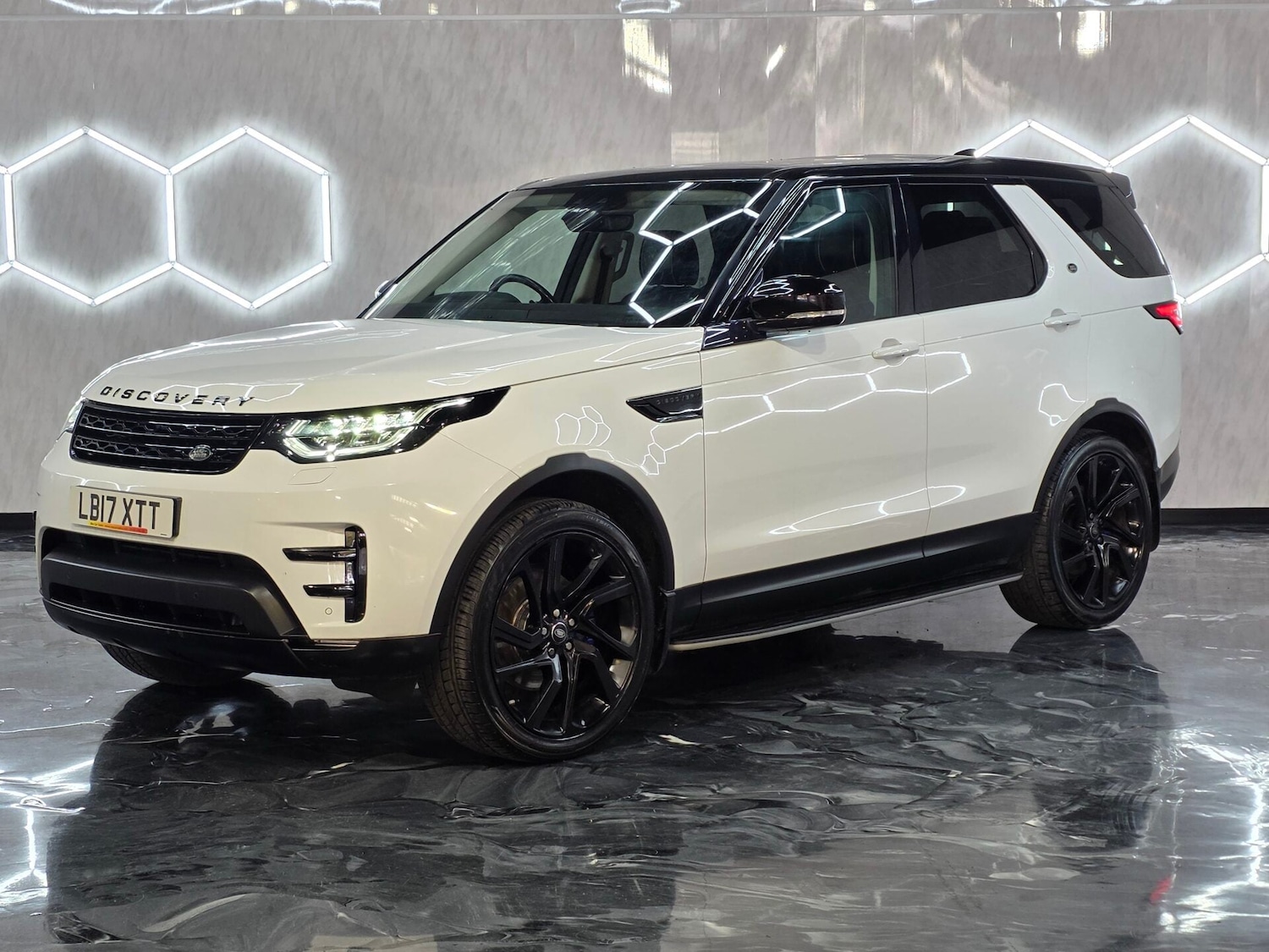 Used Land Rover Discovery 2017 for sale - 77963678: Photo 3