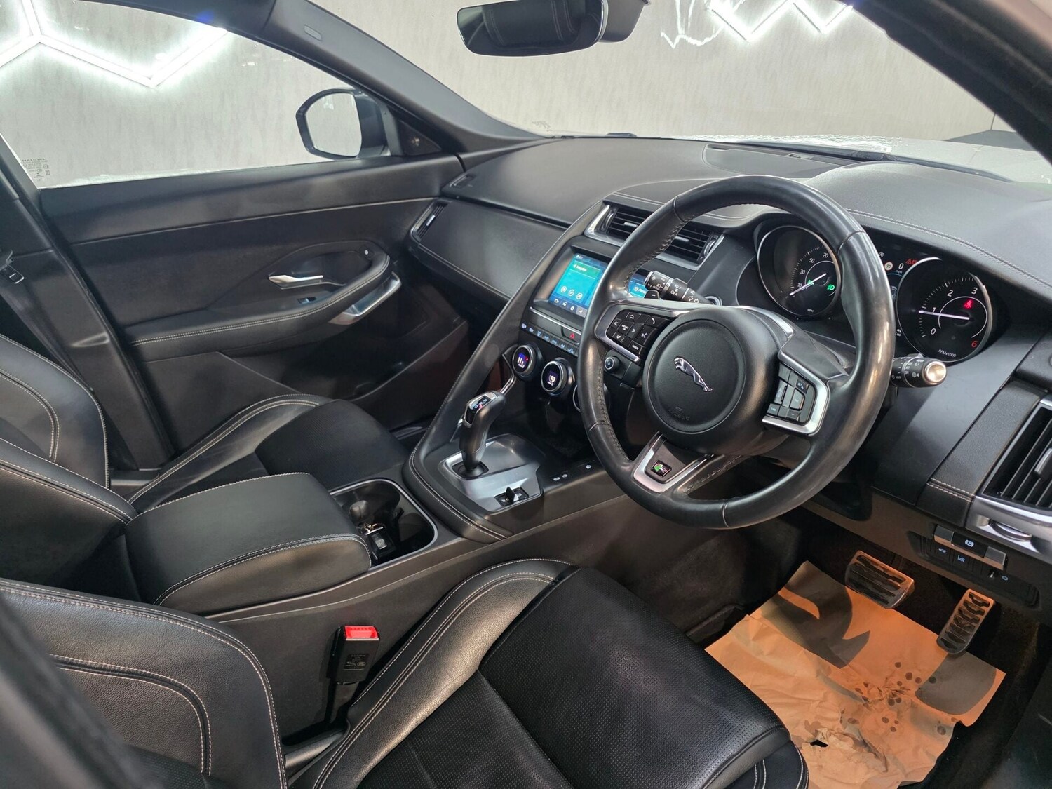 Used Jaguar E-Pace 2019 for sale - 77195250: Photo 12