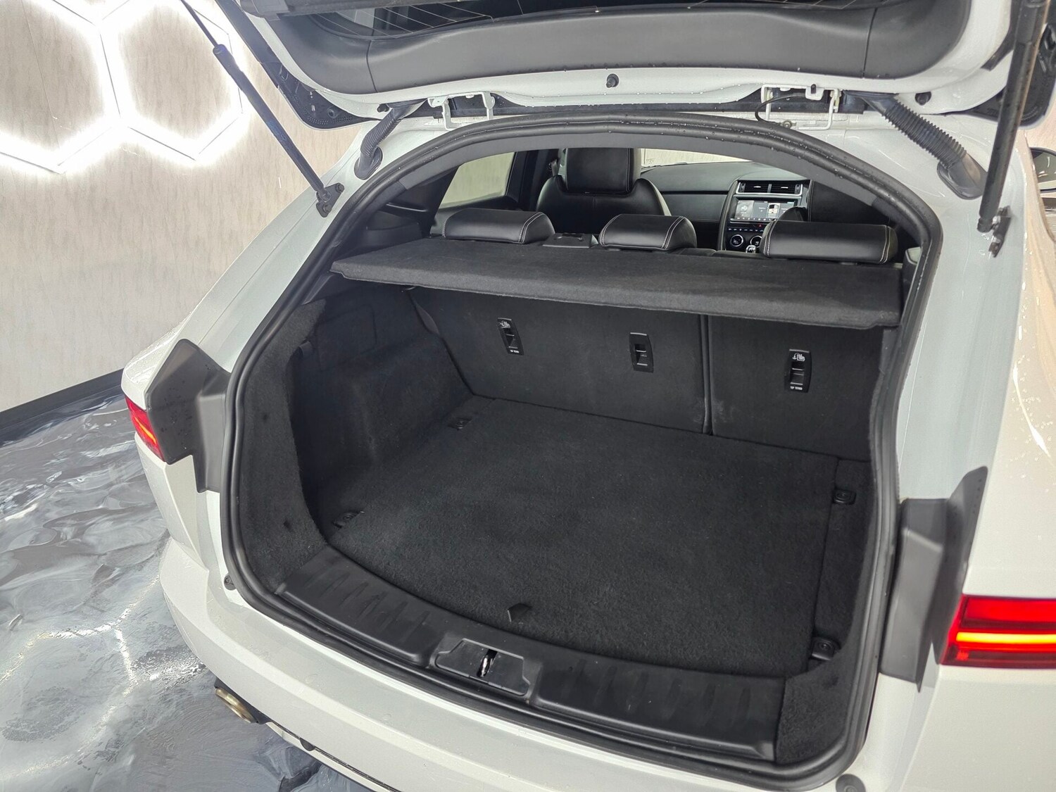 Used Jaguar E-Pace 2019 for sale - 77195250: Photo 17