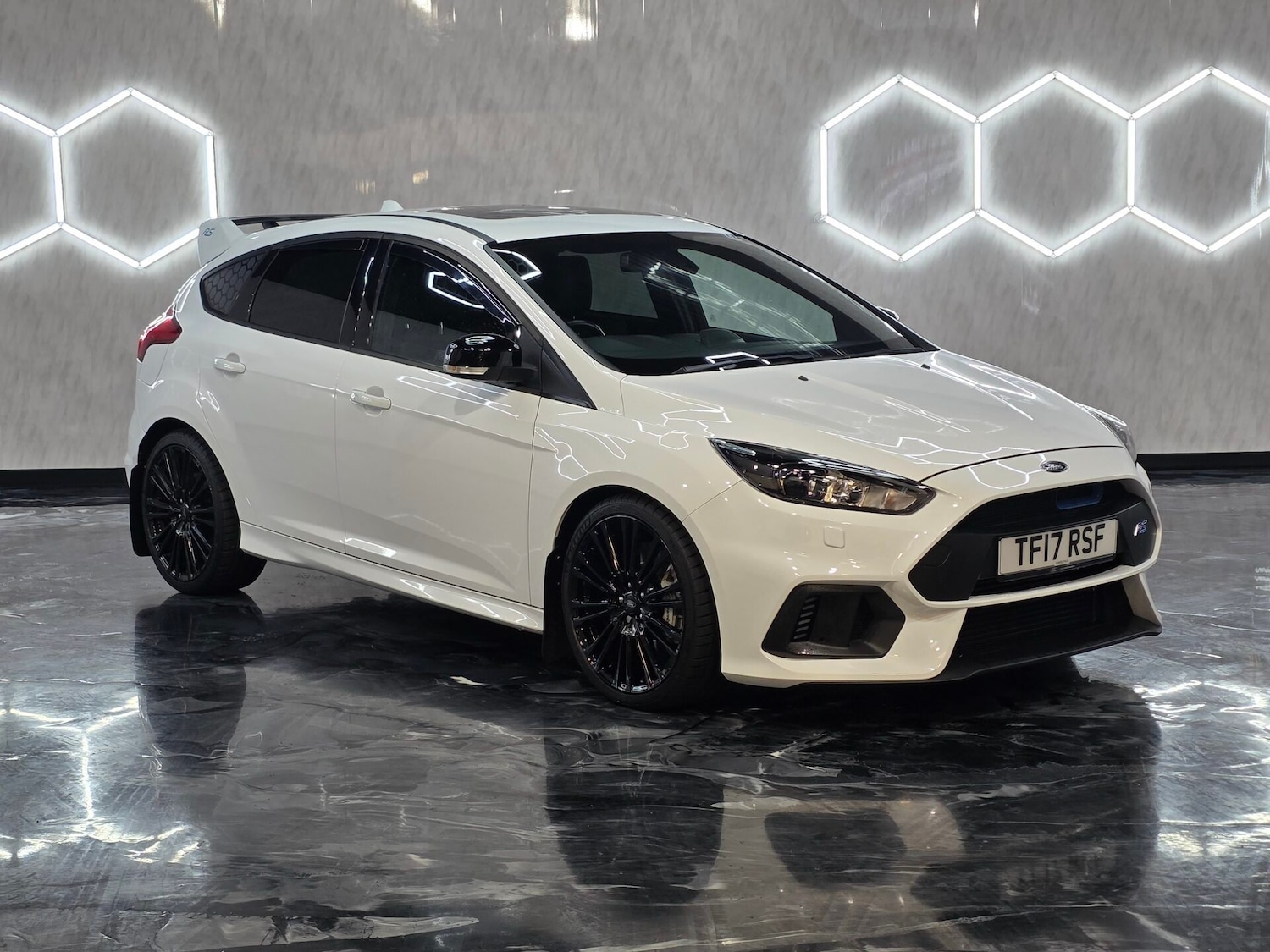 Used Ford Focus 2017 for sale - 75999459: Photo 1
