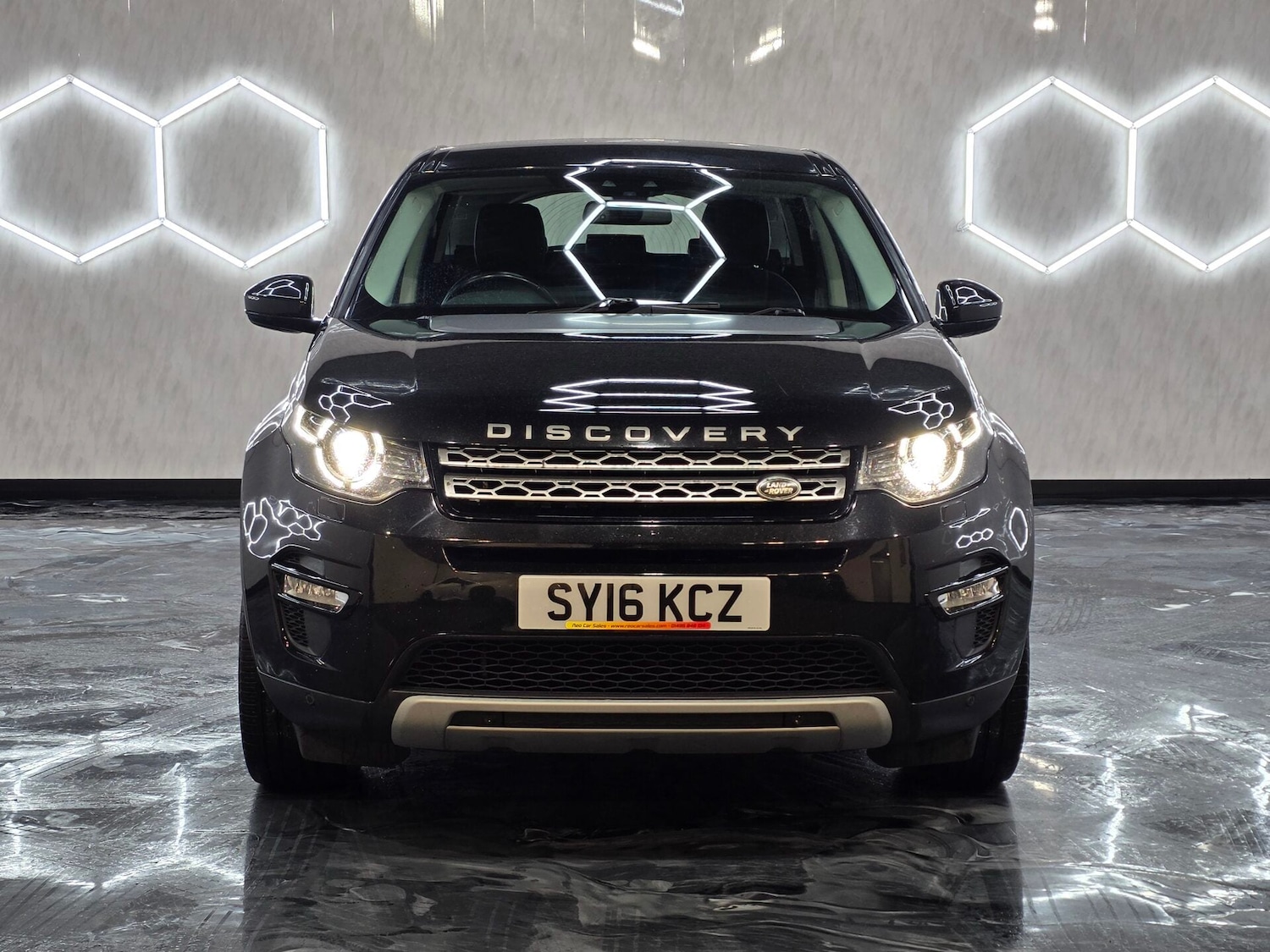Used Land Rover Discovery Sport 2016 for sale - 76883911: Photo 2