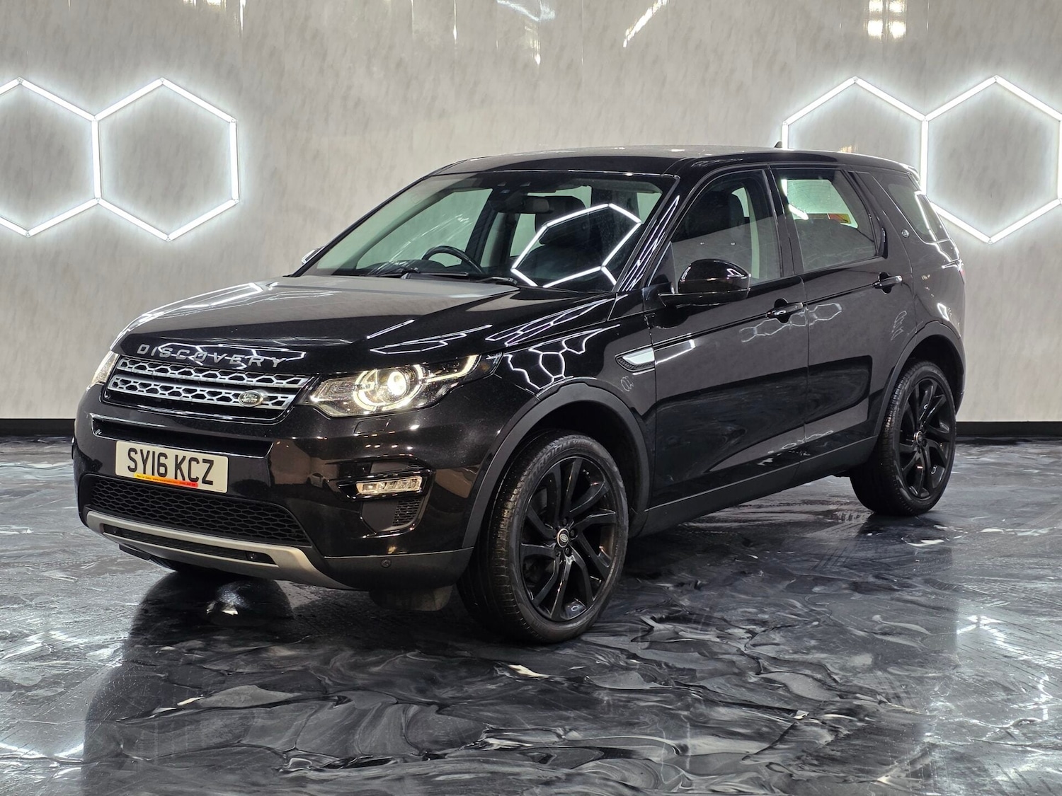 Used Land Rover Discovery Sport 2016 for sale - 76883911: Photo 3