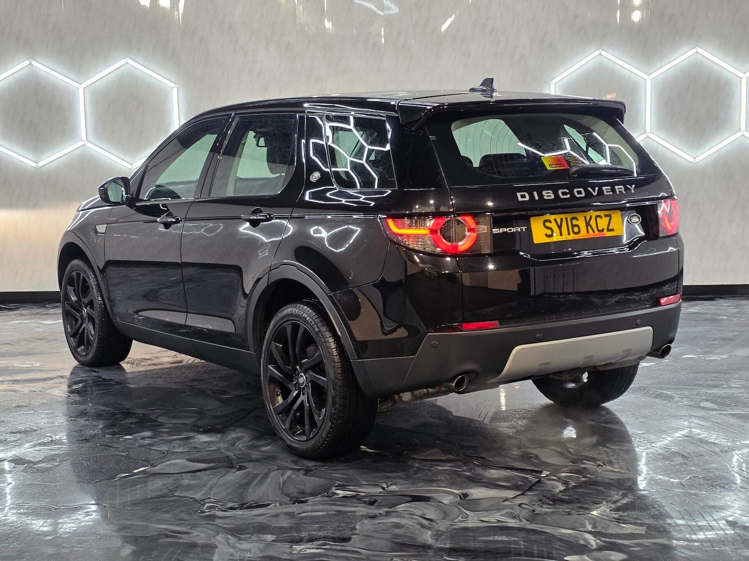 Used Land Rover Discovery Sport 2016 for sale - 76883911: Photo 4