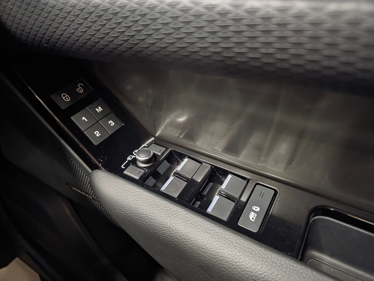 Used Land Rover Range Rover Velar 2019 for sale - 76037329: Photo 11