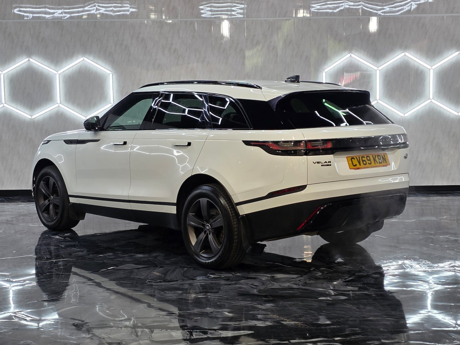 Used Land Rover Range Rover Velar 2019 for sale - 76037329: Photo 4