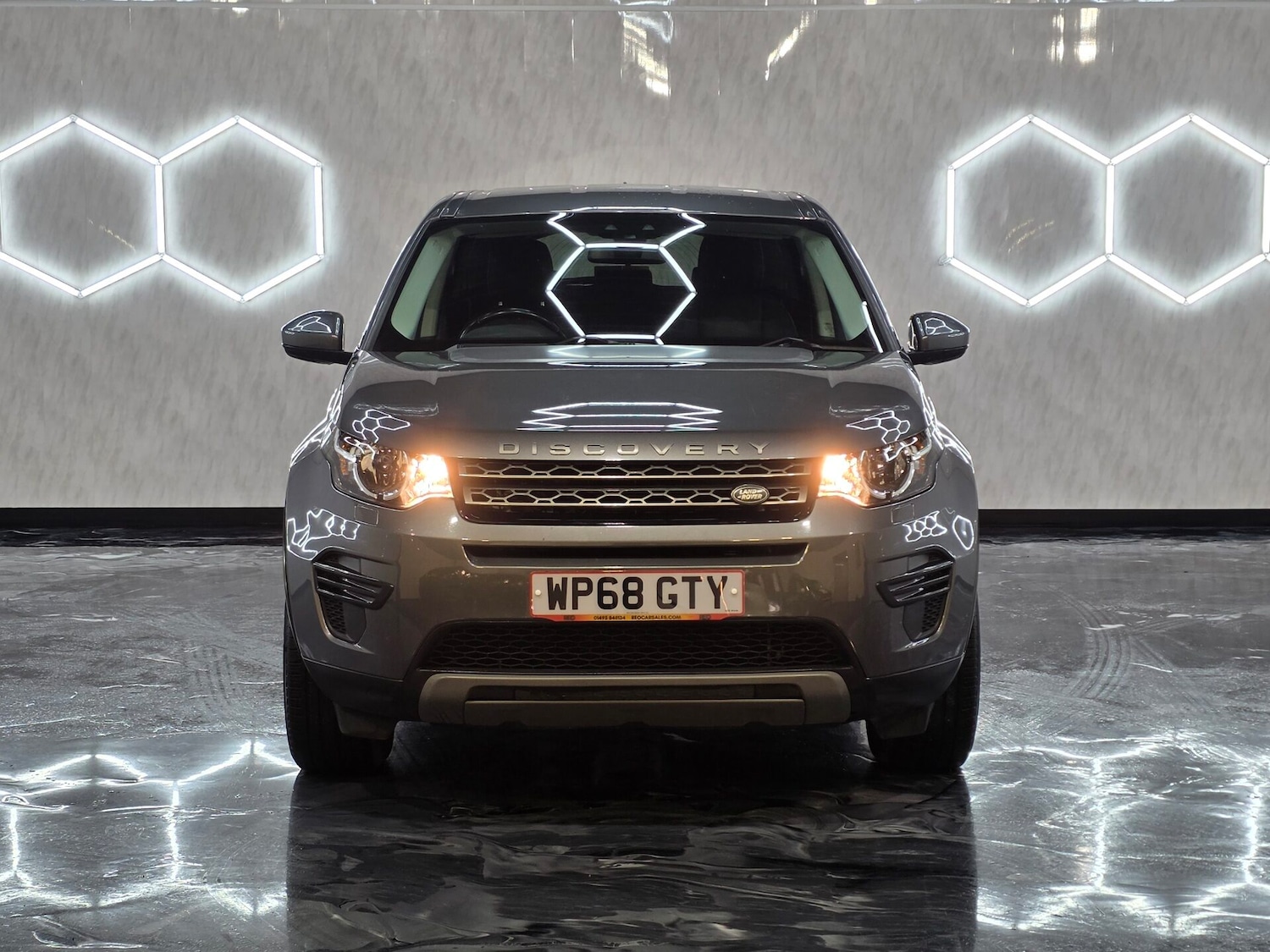 Used Land Rover Discovery Sport 2018 for sale - 77125819: Photo 2