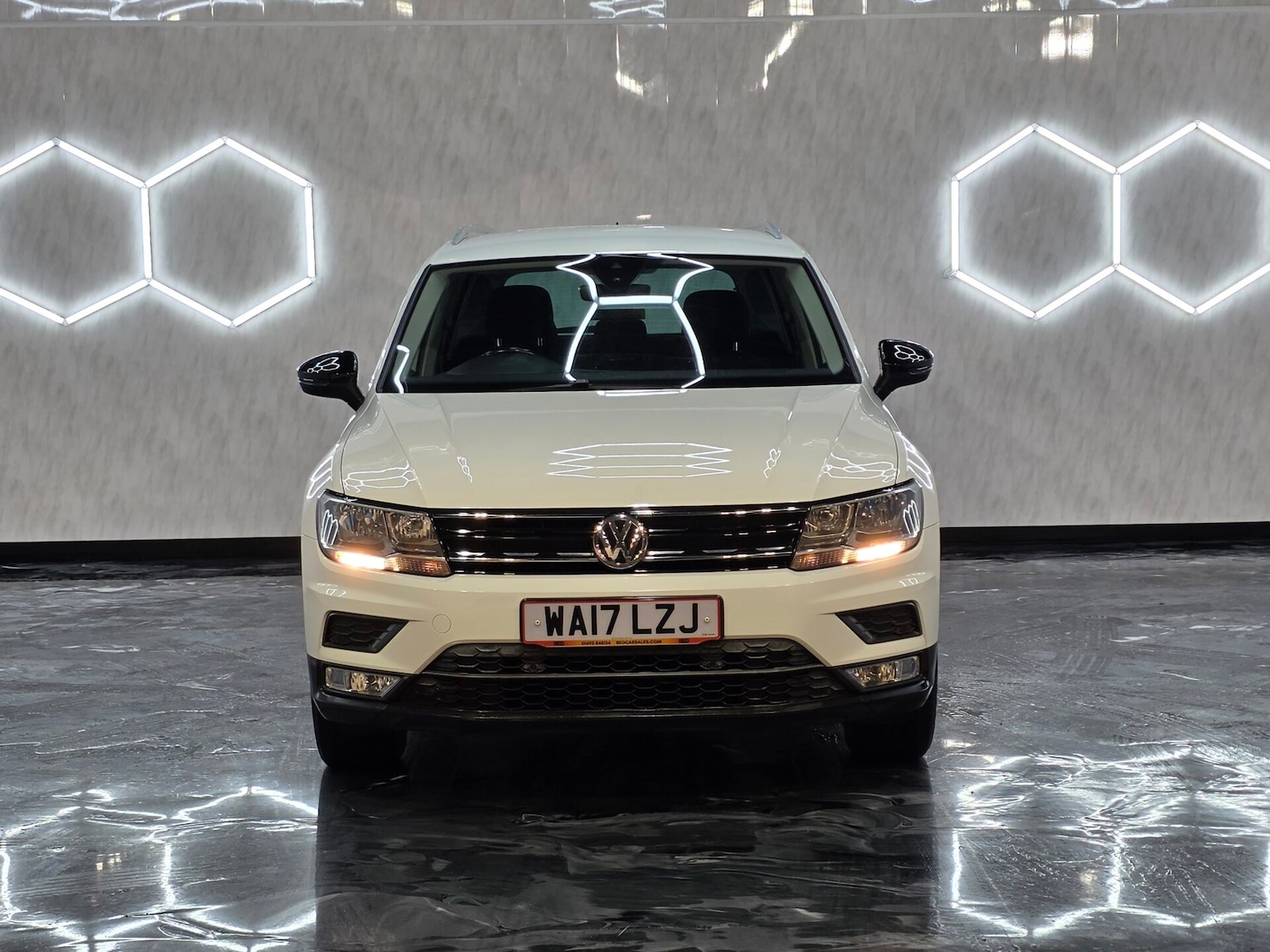 Used Volkswagen Tiguan 2017 for sale - 77236173: Photo 2