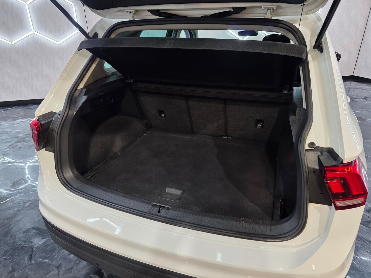 Used Volkswagen Tiguan 2017 for sale - 77236173: Photo 22