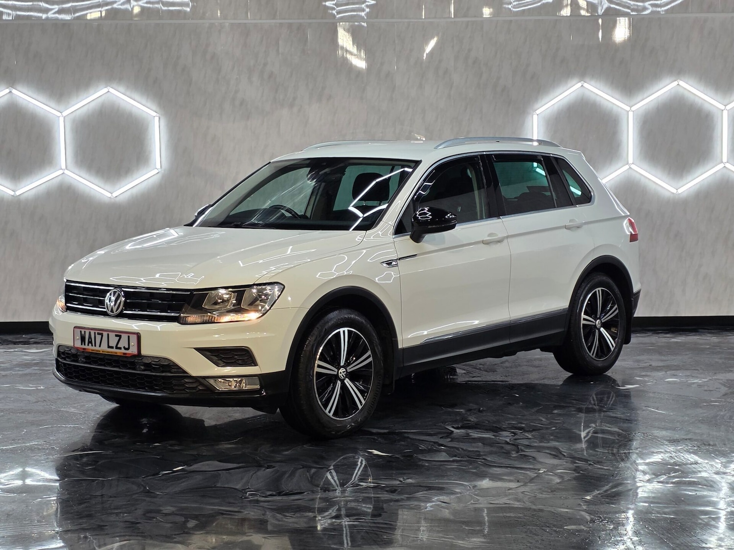 Used Volkswagen Tiguan 2017 for sale - 77236173: Photo 3