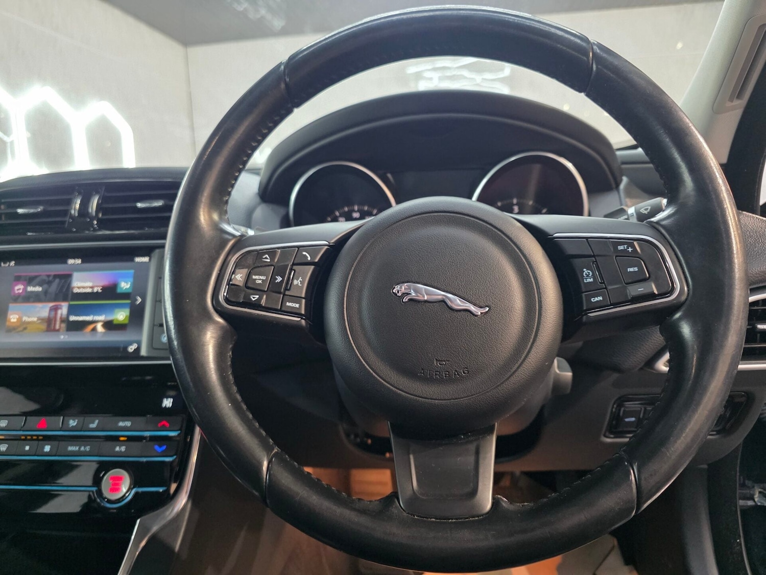 Used Jaguar XE 2016 for sale - 77195255: Photo 12