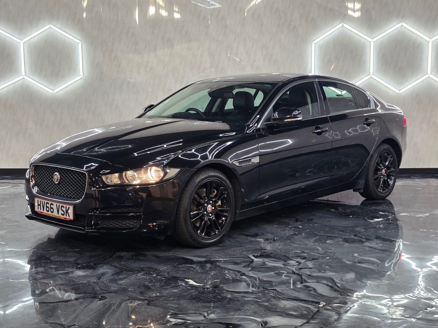 Used Jaguar XE 2016 for sale - 77195255: Photo 3