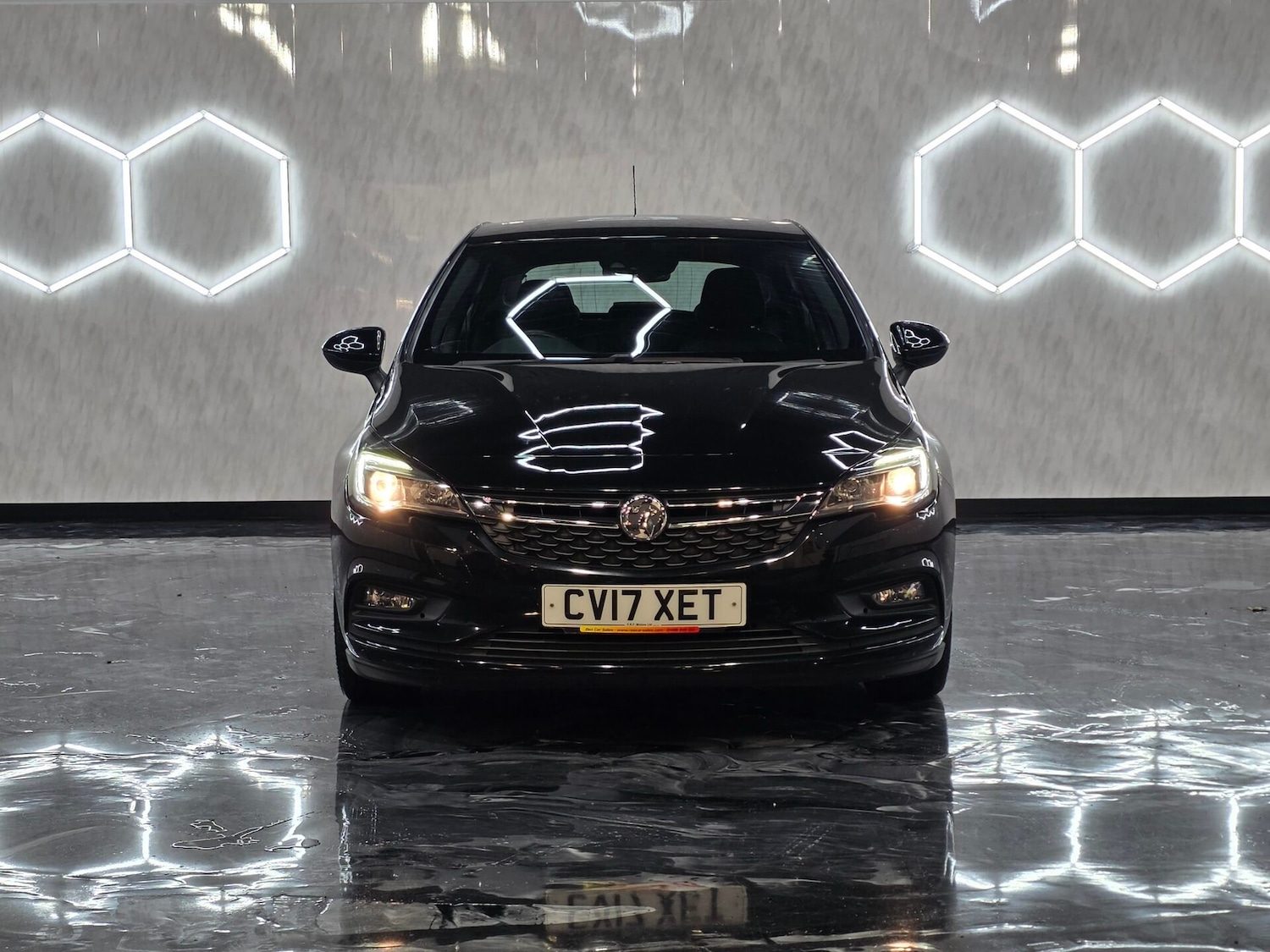 Used Vauxhall Astra 2017 for sale - 76353747: Photo 2