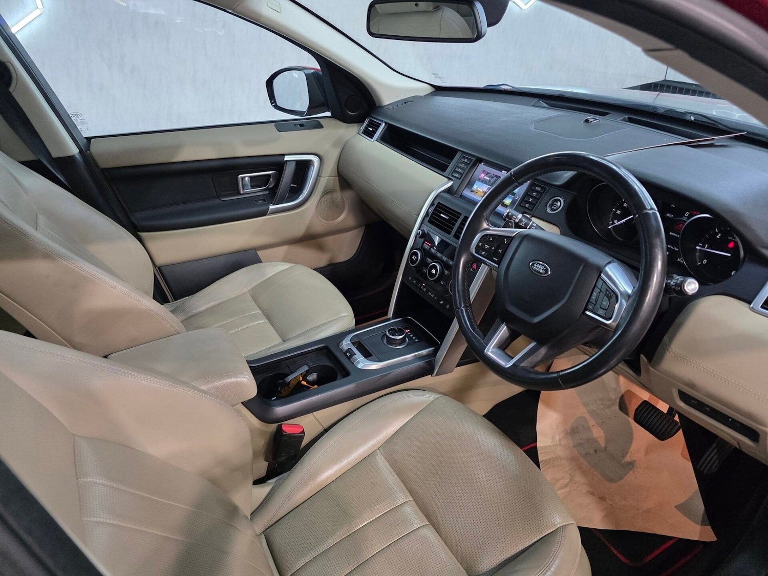 Used Land Rover Discovery Sport 2017 for sale - 77351307: Photo 11