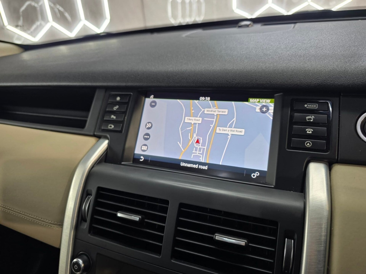 Used Land Rover Discovery Sport 2017 for sale - 77351307: Photo 14