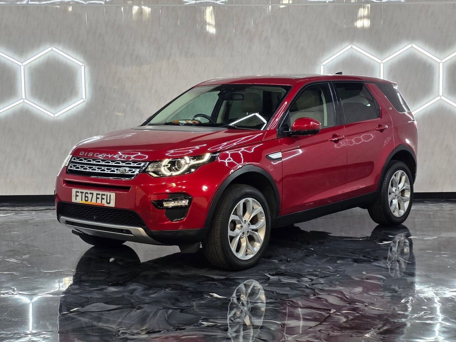 Used Land Rover Discovery Sport 2017 for sale - 77351307: Photo 3