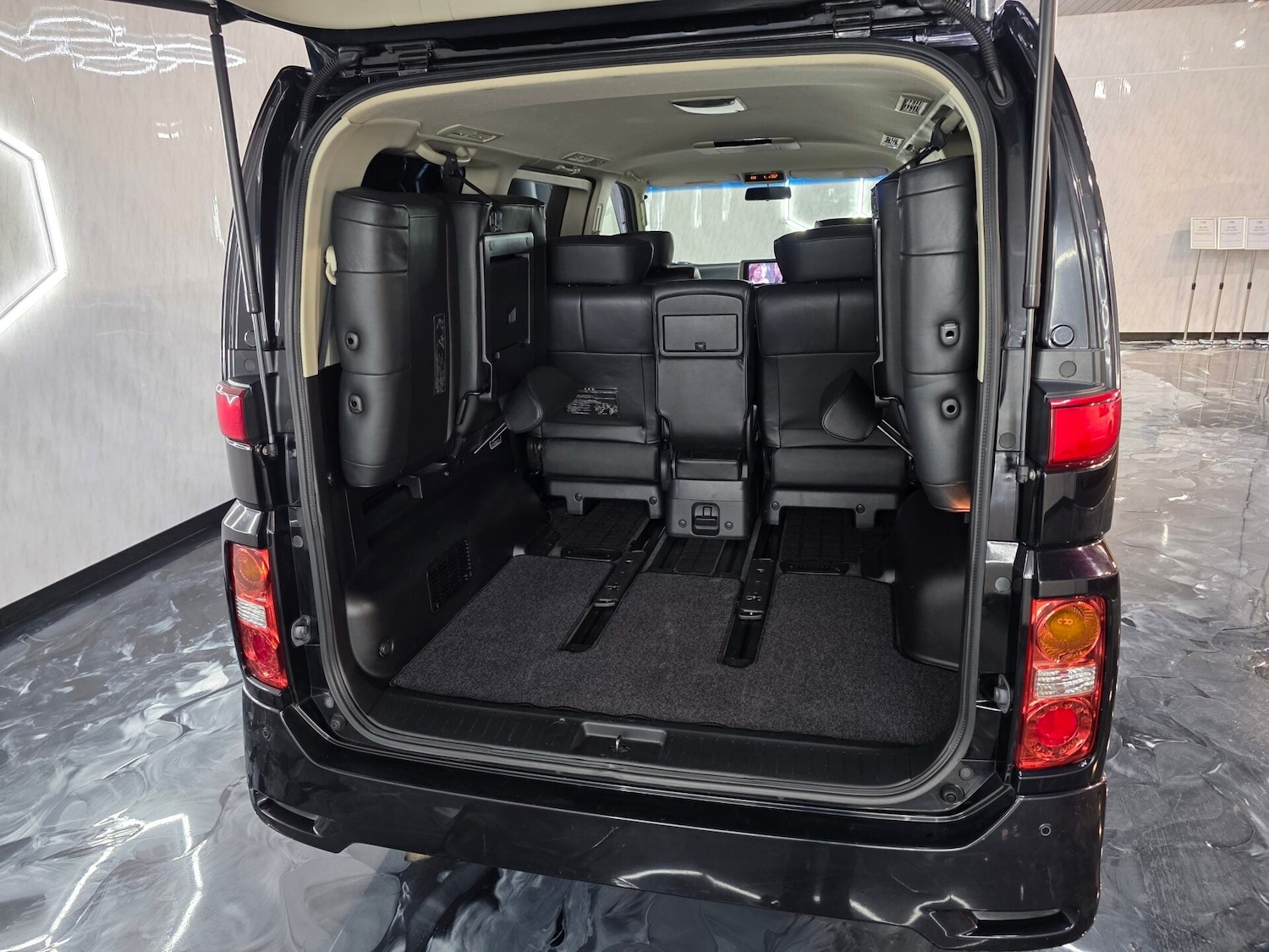 Used Nissan Elgrand 2008 for sale - 76194631: Photo 28