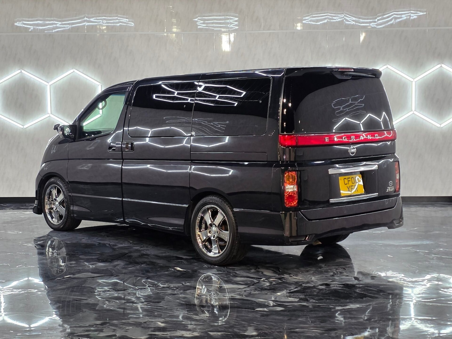 Used Nissan Elgrand 2024 for sale - 76194631: Photo 4