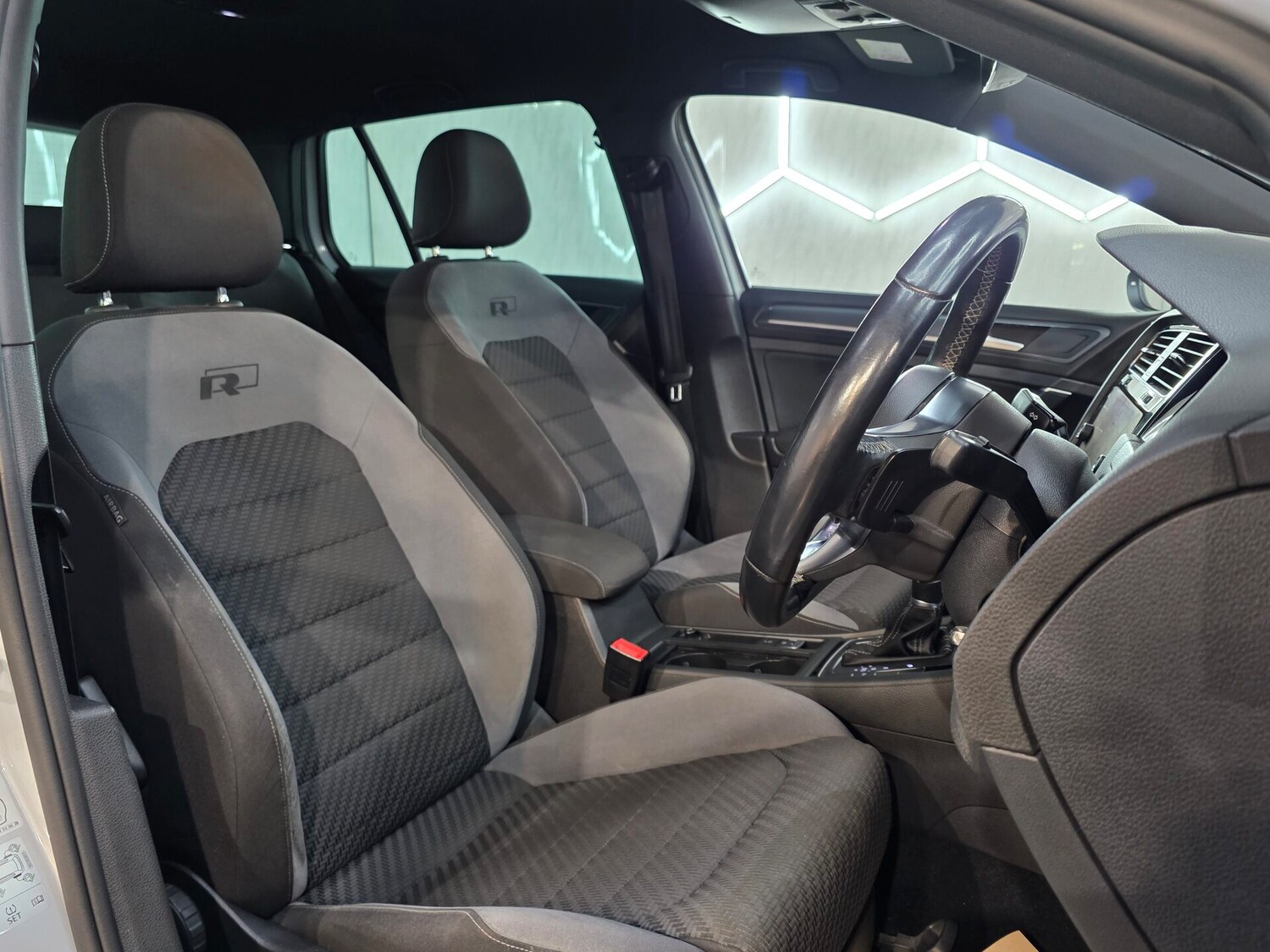 Used Volkswagen Golf 2017 for sale - 77137097: Photo 12