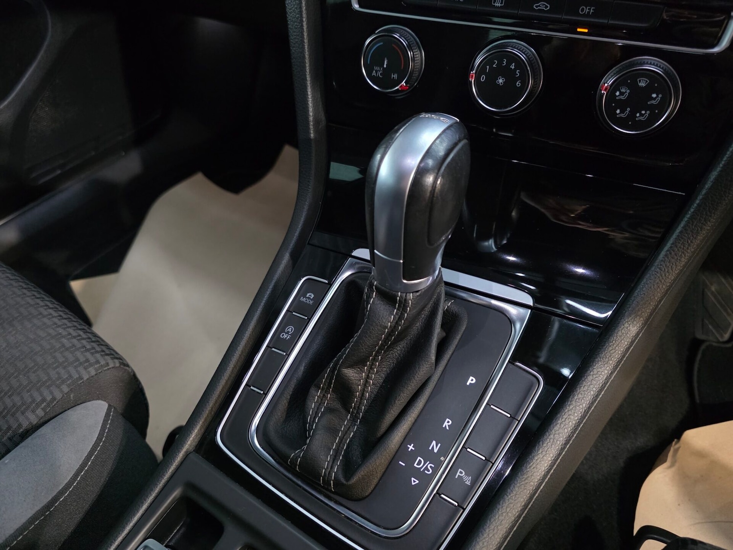 Used Volkswagen Golf 2017 for sale - 77137097: Photo 18