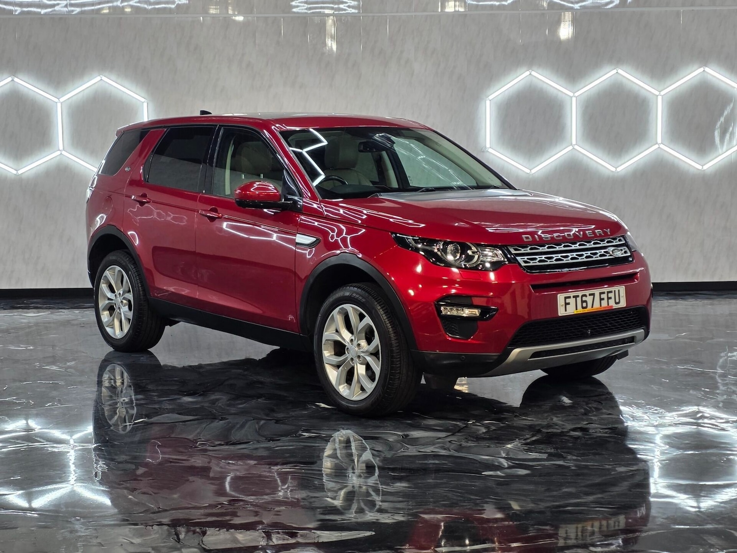 Used Land Rover Discovery Sport 2017 for sale - 76252509: Photo 1