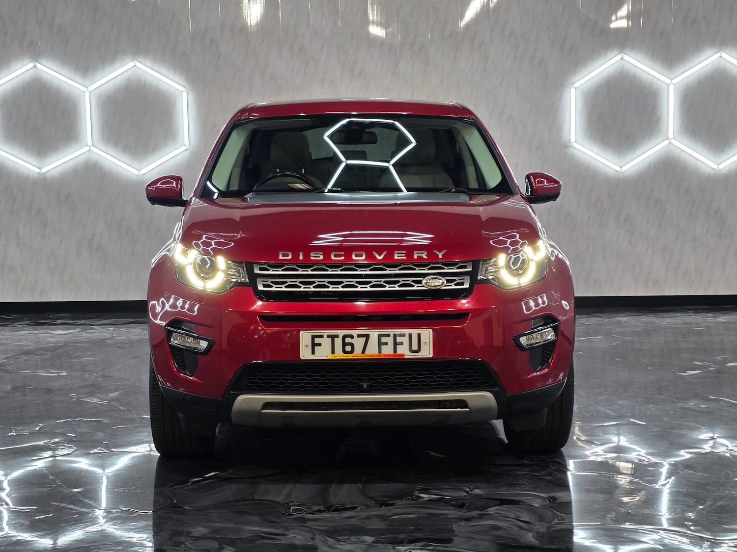 Used Land Rover Discovery Sport 2017 for sale - 76252509: Photo 2