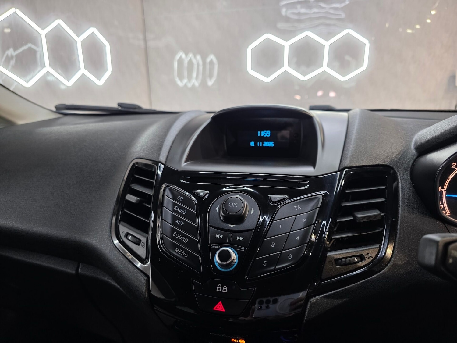 Used Ford Fiesta 2013 for sale - 76631174: Photo 11