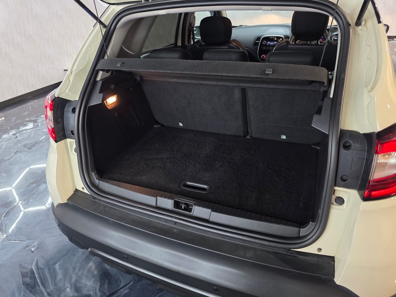 Used Renault Captur 2018 for sale - 76863106: Photo 23