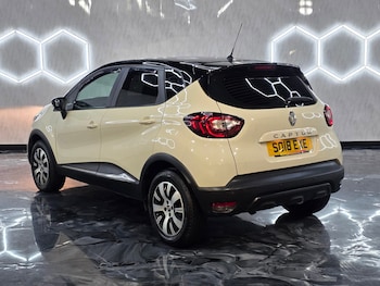 Used Renault Captur 2018 for sale - 76863106: Photo