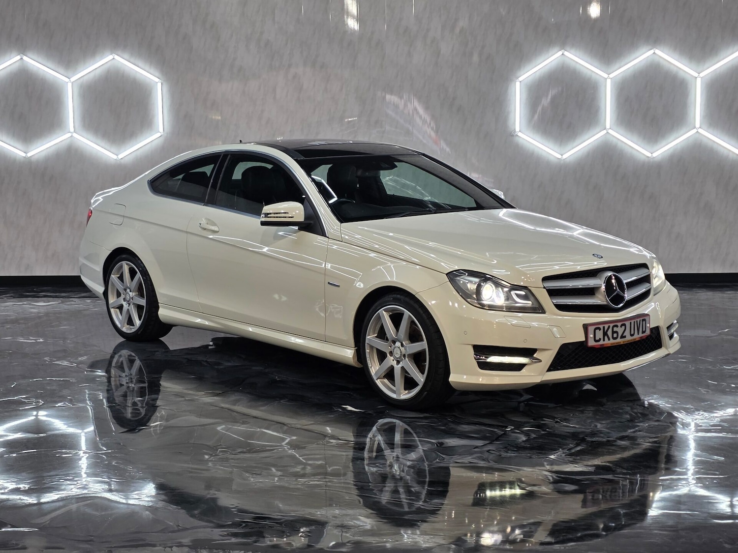 Used Mercedes-Benz C Class 2012 for sale - 76287046: Photo 1