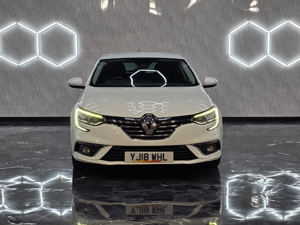 Used Renault Megane 2018 for sale - 76211441: Photo 2