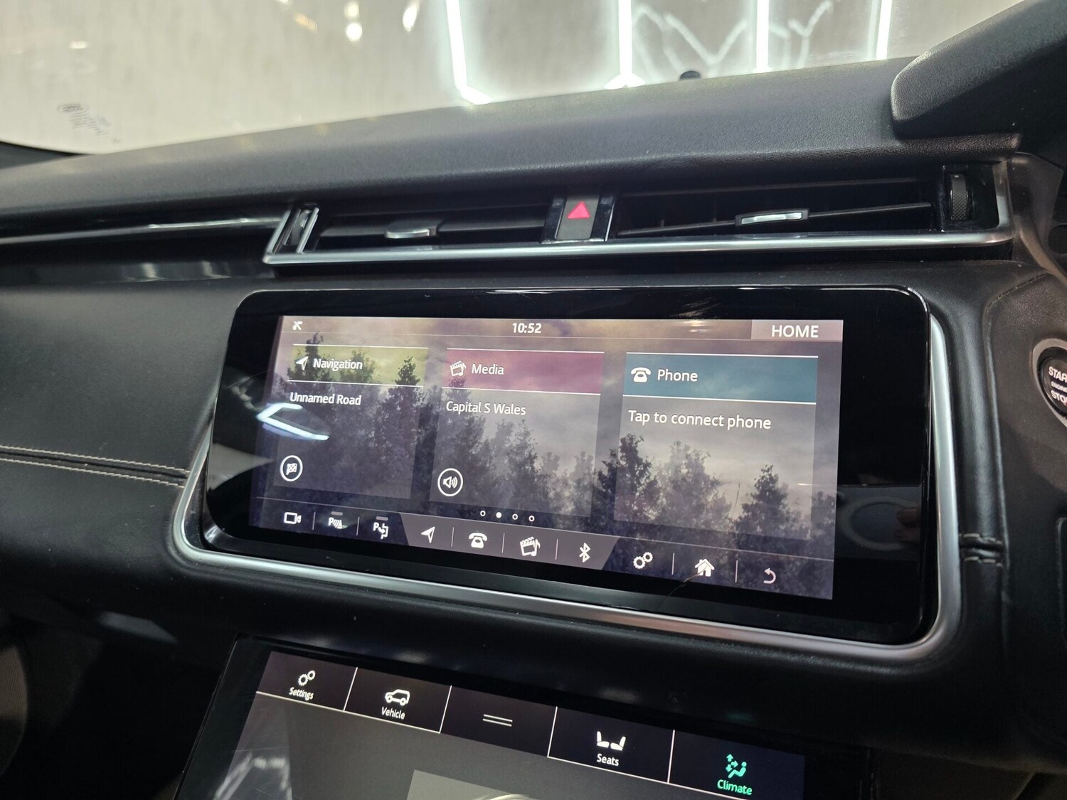 Used Land Rover Range Rover Velar 2017 for sale - 77392664: Photo 16