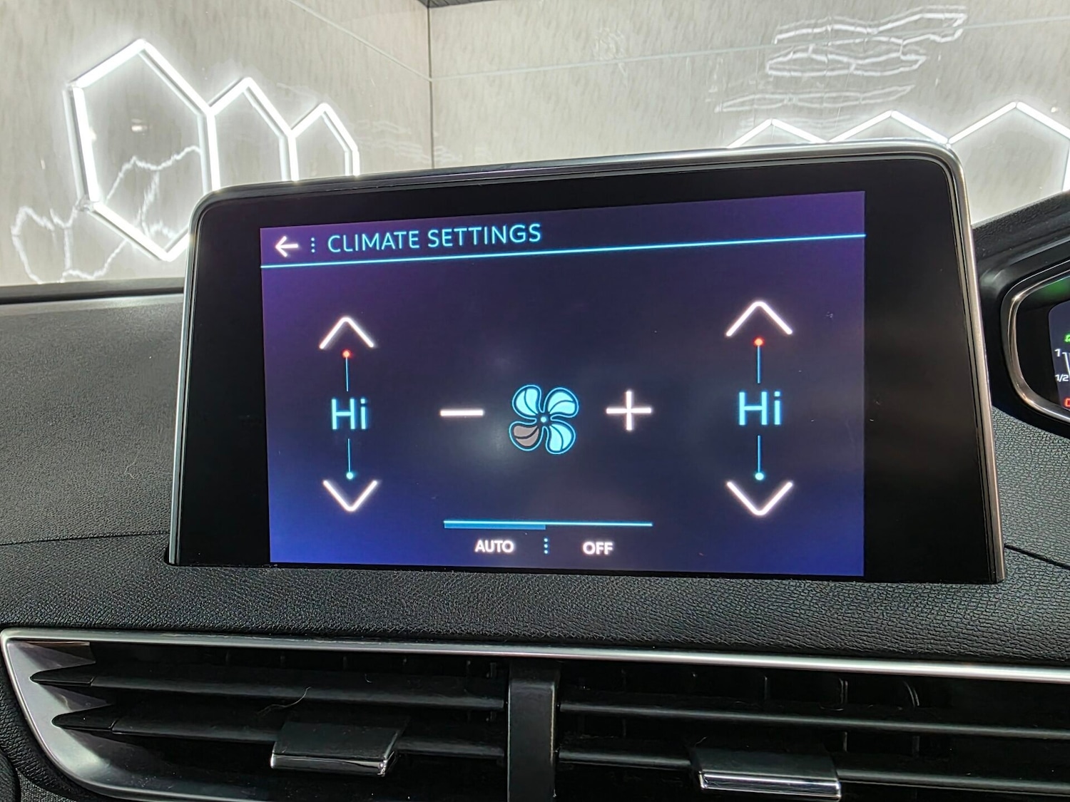 Used Peugeot 3008 2017 for sale - 76403347: Photo 14