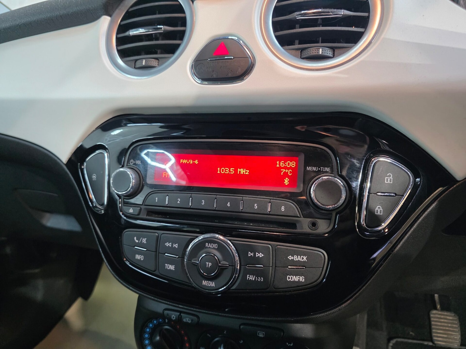 Used Vauxhall ADAM 2017 for sale - 77327322: Photo 14