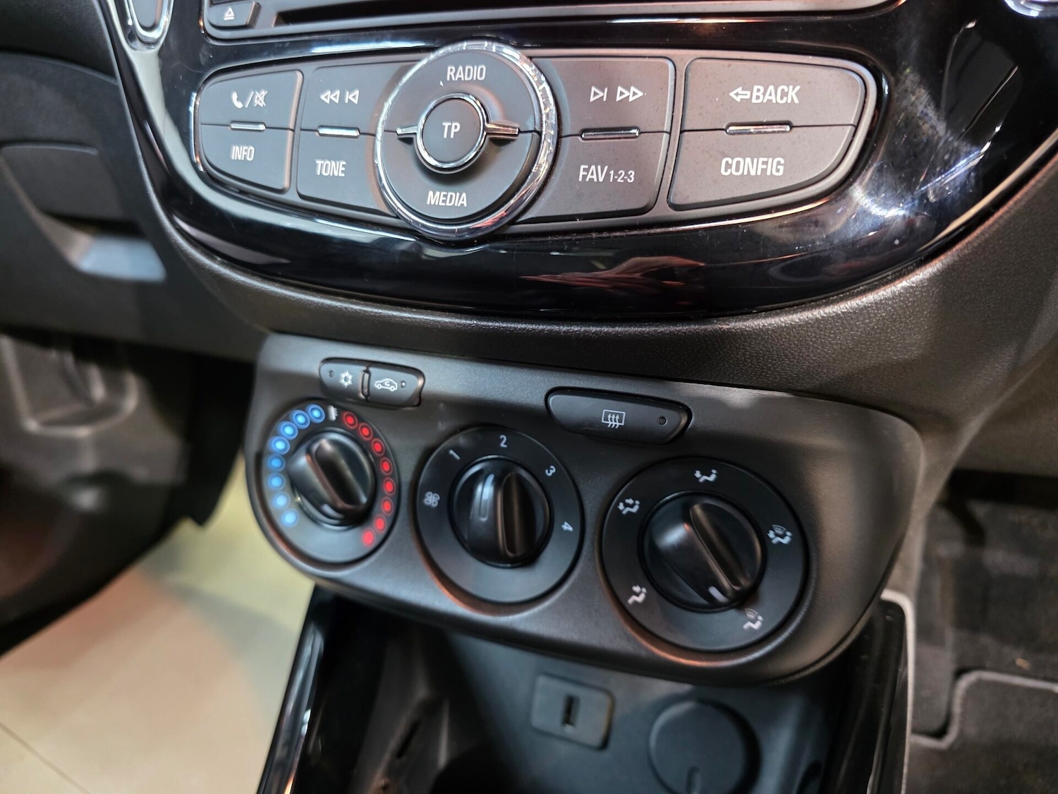 Used Vauxhall ADAM 2017 for sale - 77327322: Photo 15