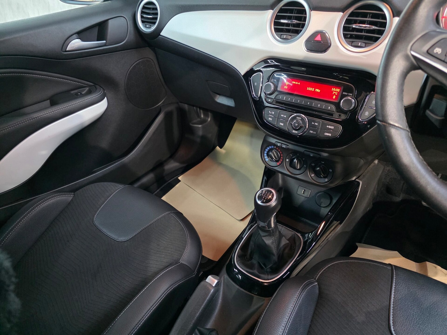 Used Vauxhall ADAM 2017 for sale - 77327322: Photo 17