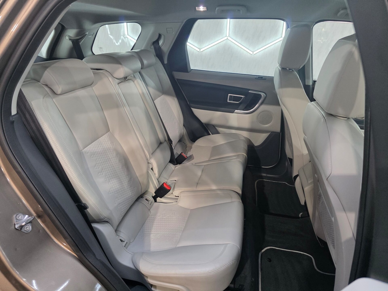 Used Land Rover Discovery Sport 2015 for sale - 76077900: Photo 18