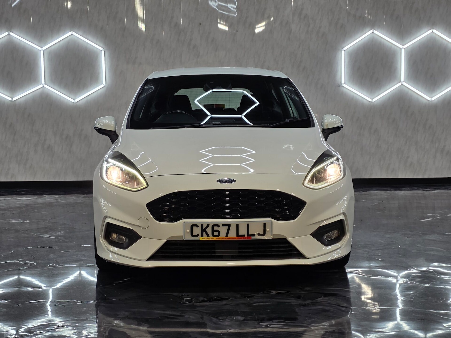 Used Ford Fiesta 2017 for sale - 76520119: Photo 2