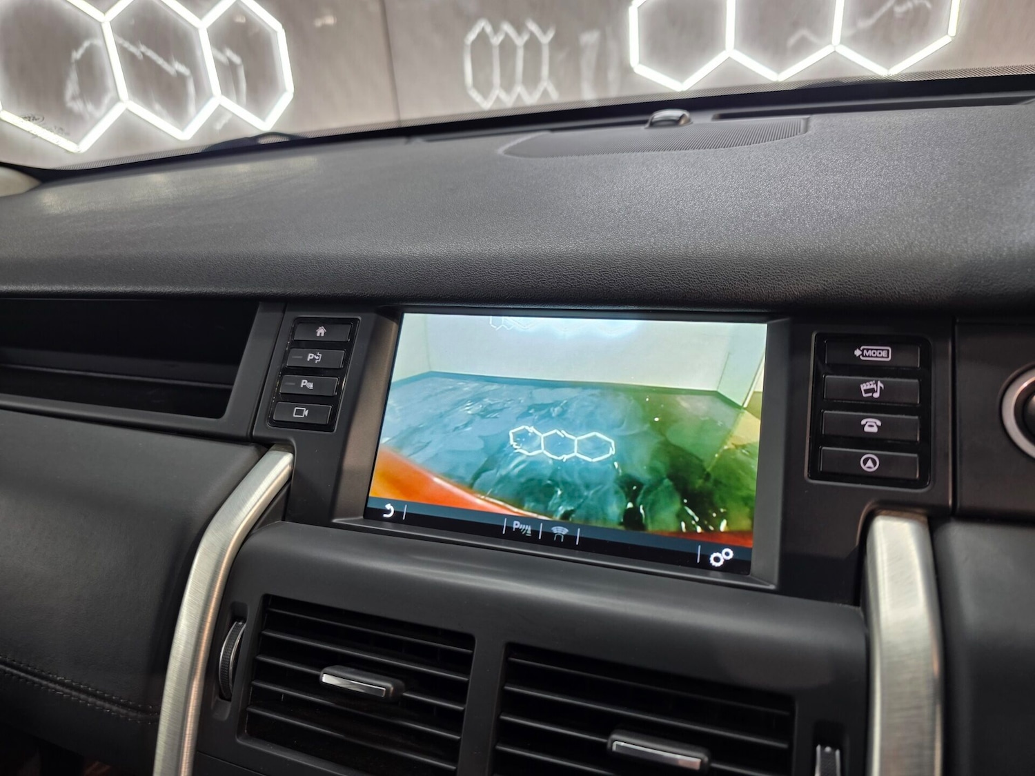 Used Land Rover Discovery Sport 2016 for sale - 76383247: Photo 14