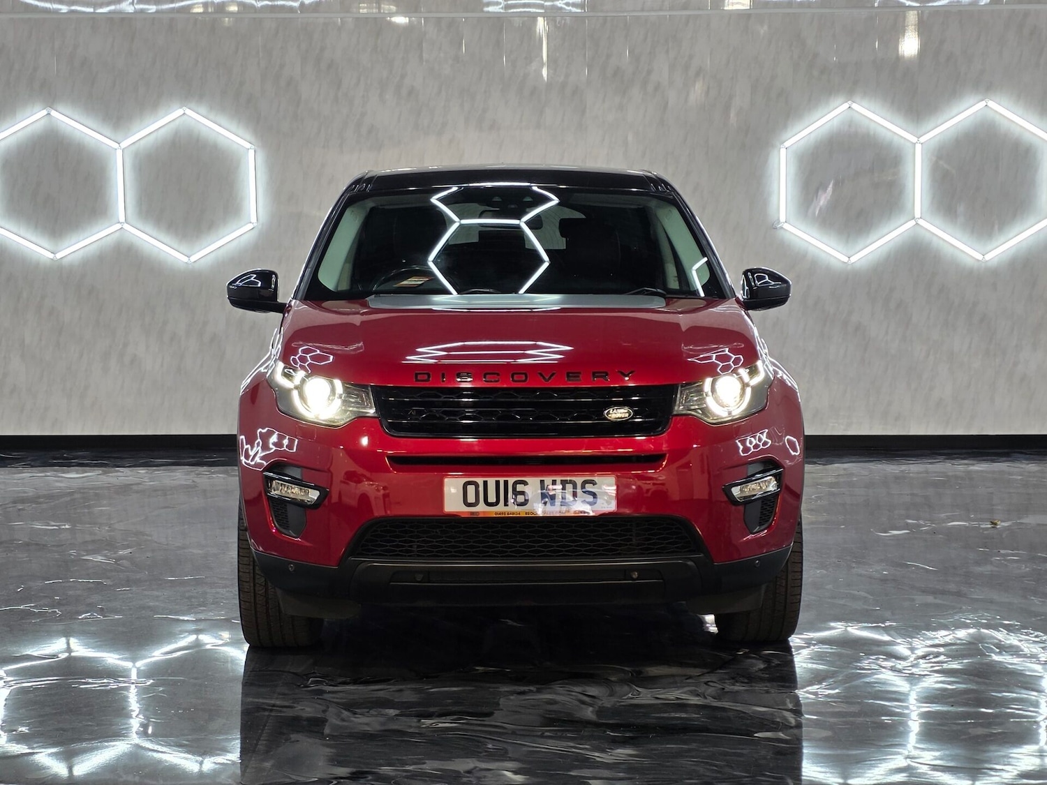 Used Land Rover Discovery Sport 2016 for sale - 76383247: Photo 2