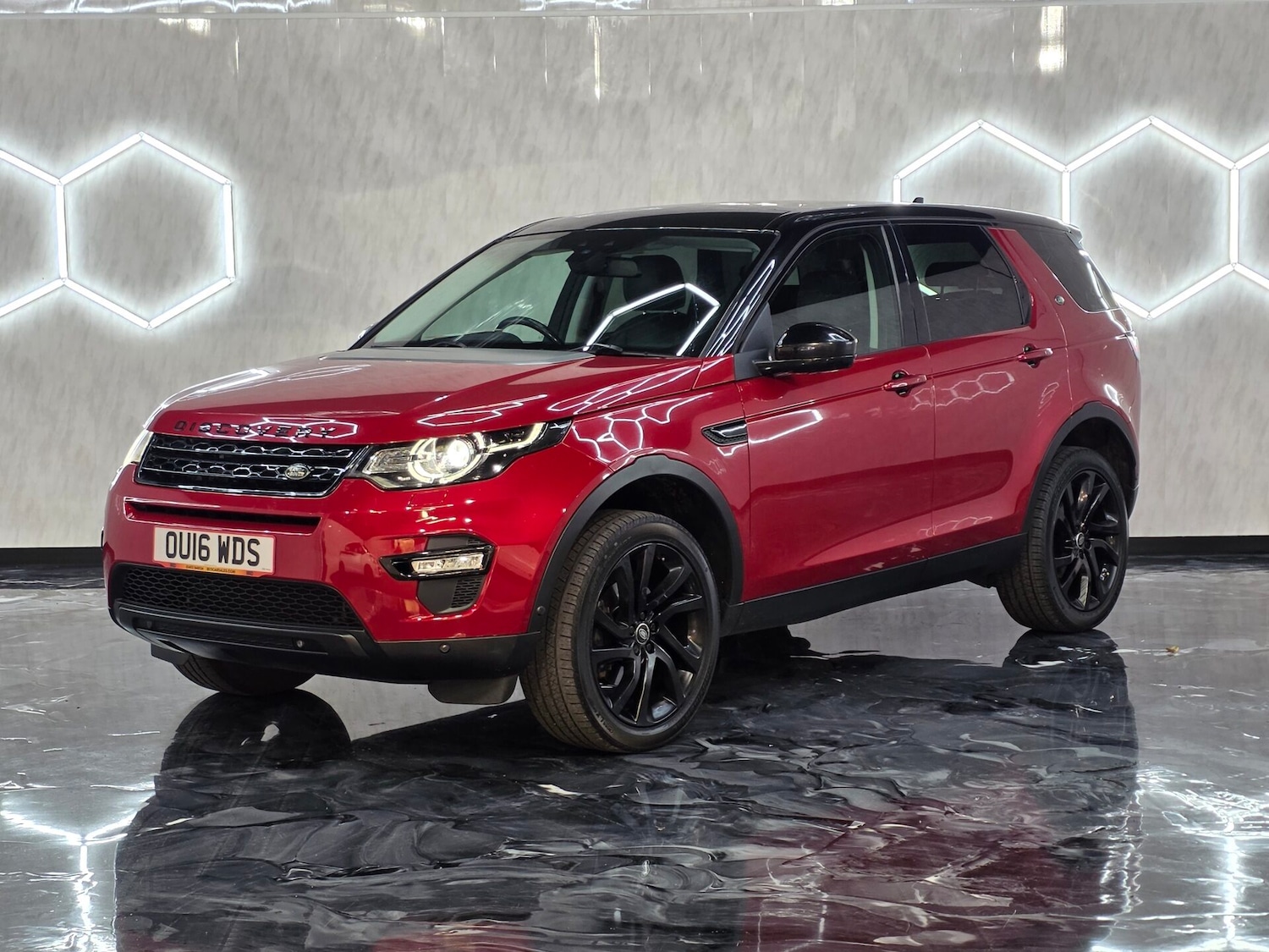 Used Land Rover Discovery Sport 2016 for sale - 76383247: Photo 3